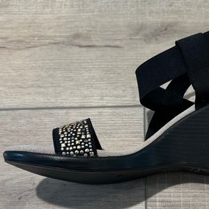 CHARLESTON SHOE CO NWB Dewberry Wedge Sandal in Black SIZE 8